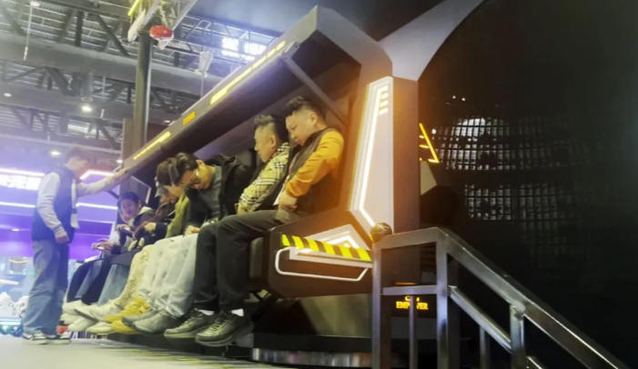 Multi-DOF Motion Capsules for LED Spherical Screens